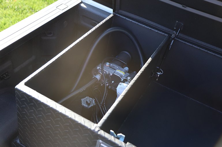 DEEZEE #DZ92847TB - 62 GAL TRANSFER TANK/TOOLBOX COMBO W/ BUILT IN 15GPM GPI PUMP - ALUMINUM - BLACK POWDER COAT