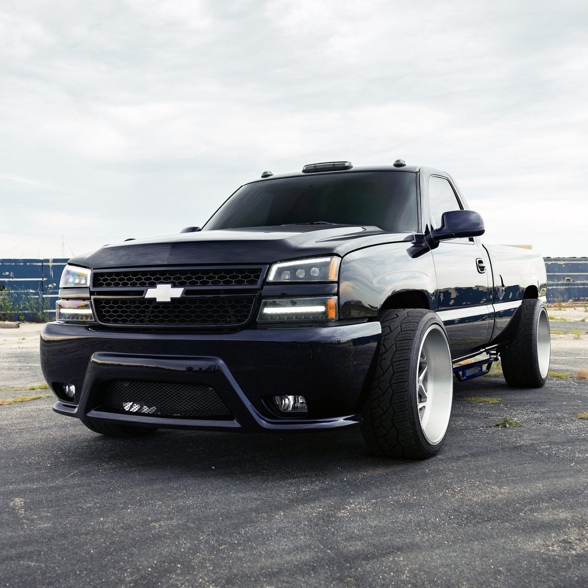 03-06 Chevrolet Silverado/02-06 Avalanche (without body cladding) NOVA-Series LED Projector Headlights Black - view 2