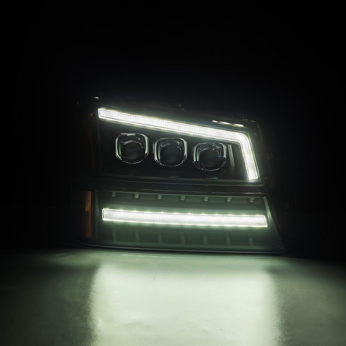 03-06 Chevrolet Silverado/02-06 Avalanche (without body cladding) NOVA-Series LED Projector Headlights Black - view 7