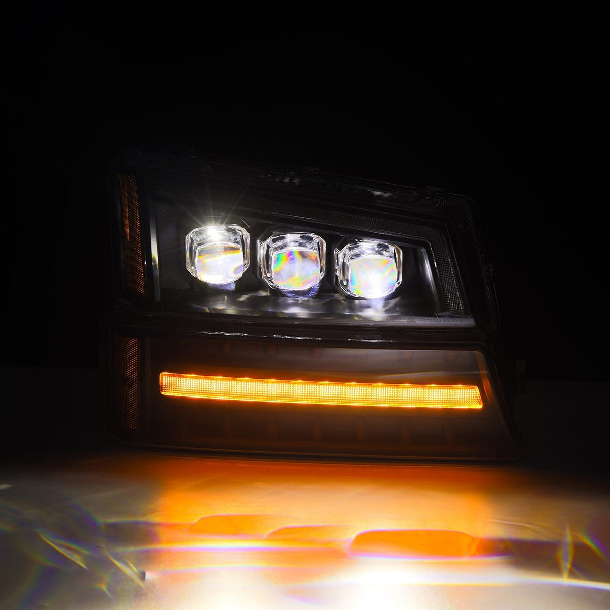 03-06 Chevrolet Silverado/02-06 Avalanche (without body cladding) NOVA-Series LED Projector Headlights Black - view 4