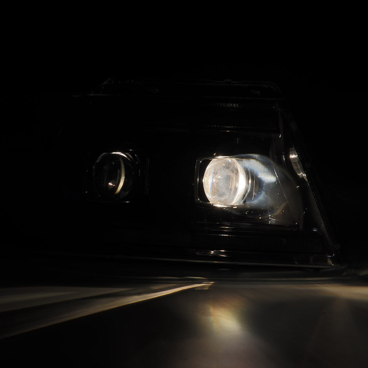 04-08 Ford F150 / 06-08 Lincoln Mark LT LUXX-Series LED Projector Headlights Alpha-Black - view 7
