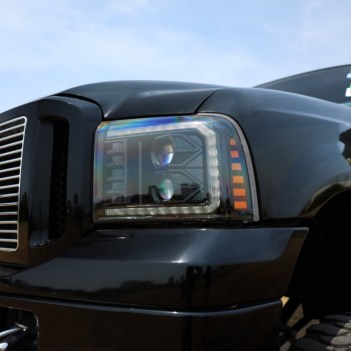 05-07 Ford Super Duty/Excursion PRO-Series Halogen Projector Headlights Alpha-Black - view 3