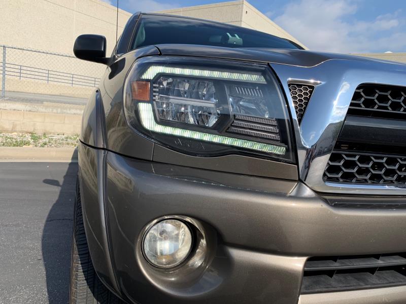05-11 Toyota Tacoma LUXX-Series LED Crystal Headlights Black - view 11