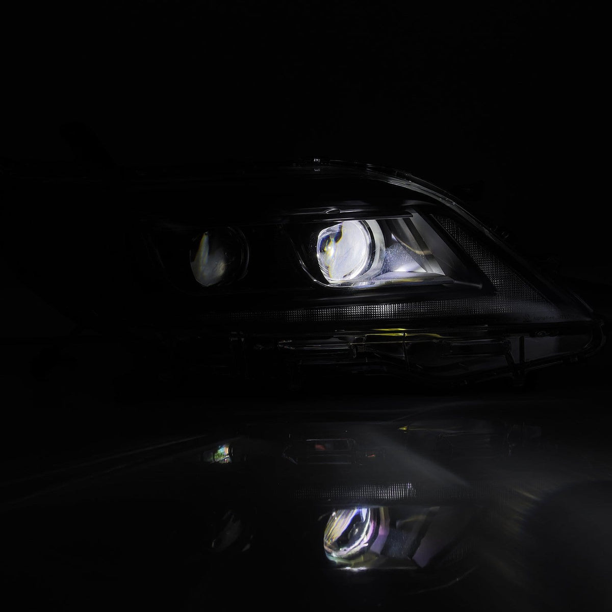 11-20 Toyota Sienna LUXX-Series Projector Headlights Black - view 4