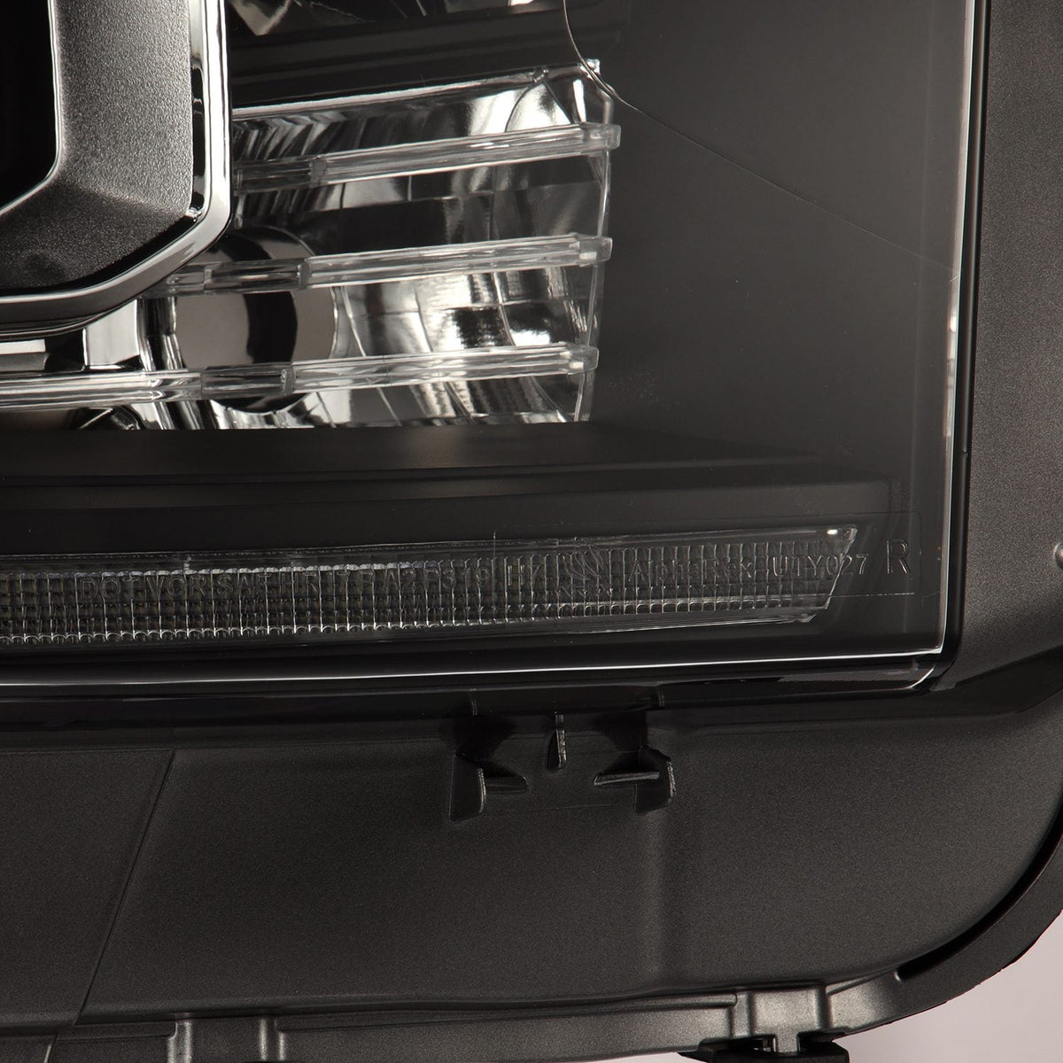 14-21 Toyota Tundra MK II LUXX-Series LED Projector Headlights Black - view 9