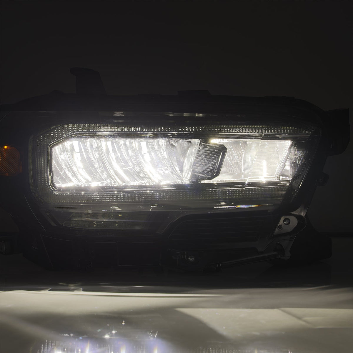 16-23 Toyota Tacoma LUXX-Series LED Crystal Headlights Alpha-Black - view 5