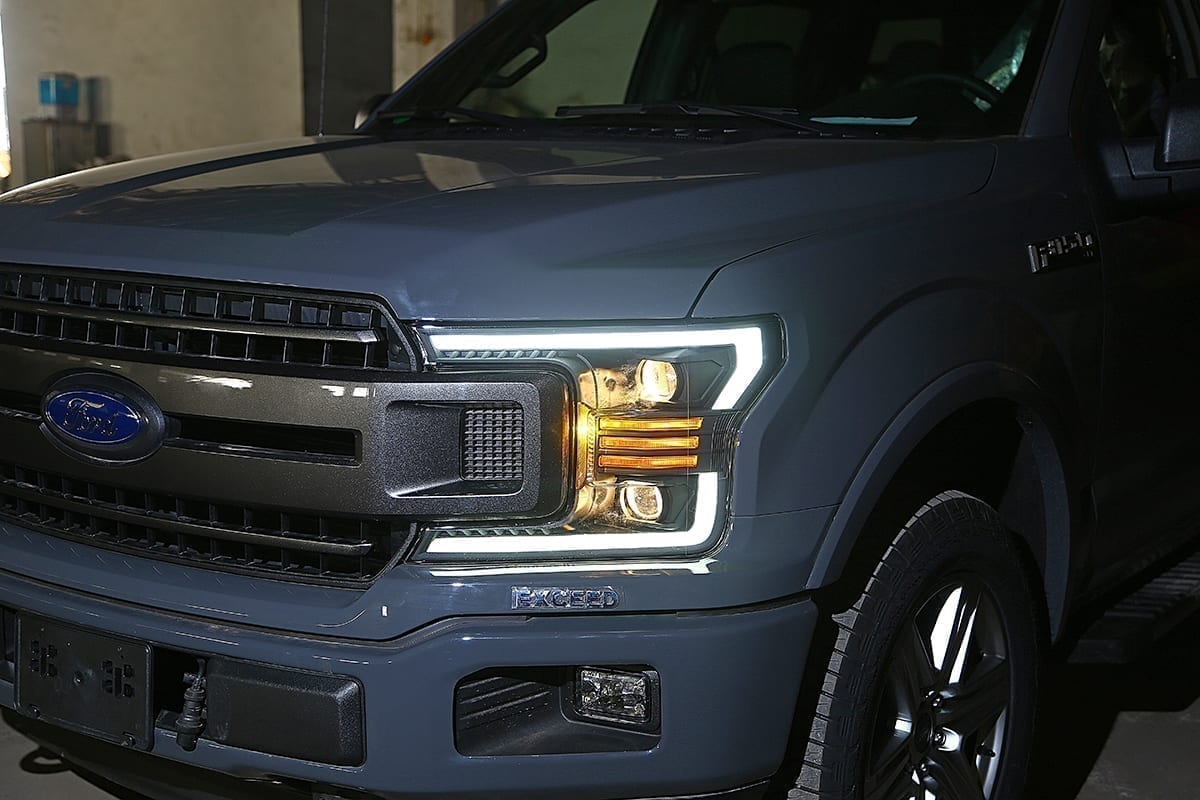 18-20 Ford F150 PRO-Series Halogen Projector Headlights Black - view 8