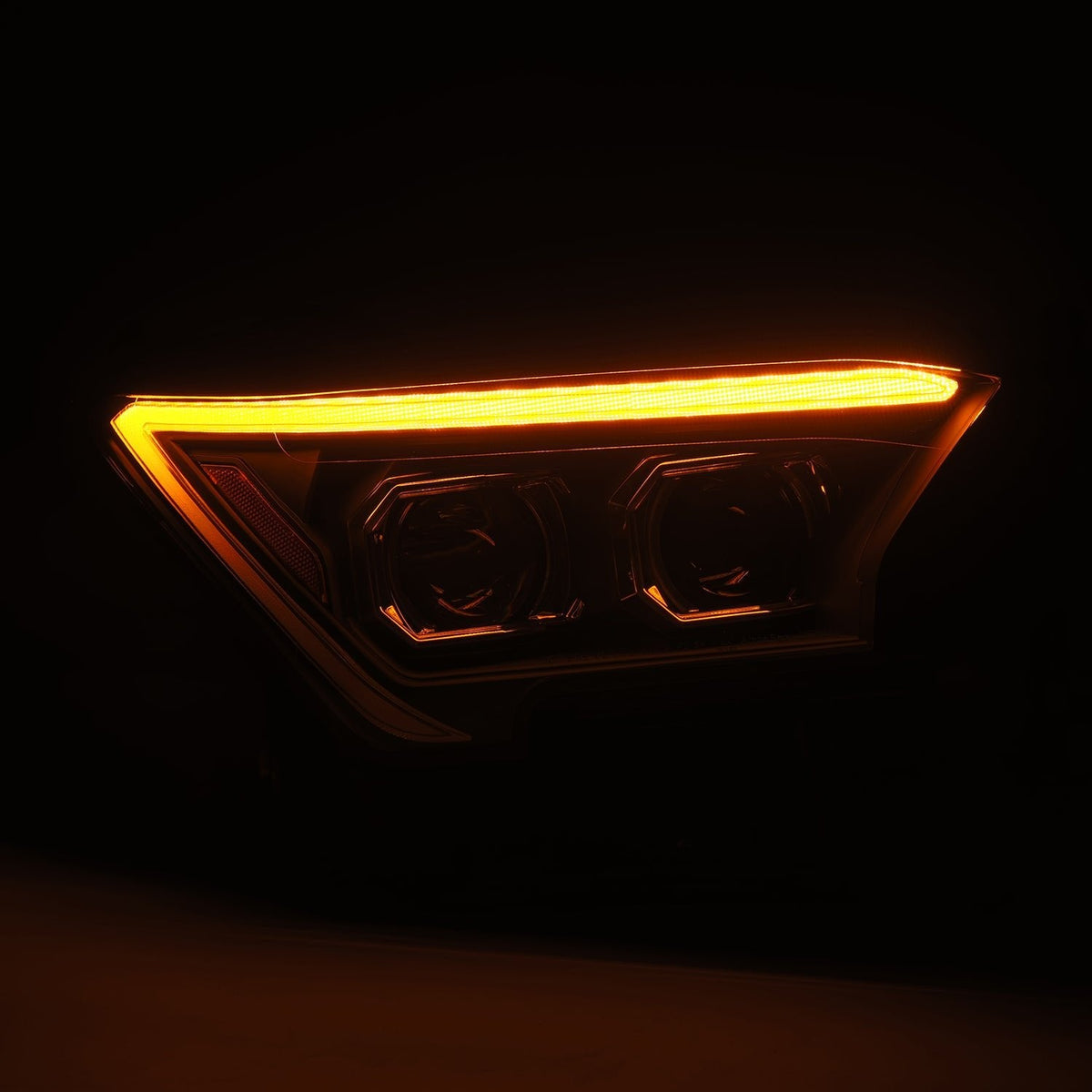 24-26 Toyota Tacoma / 25-26 4Runner LUXX-Series LED Projector Headlights Black - view 3