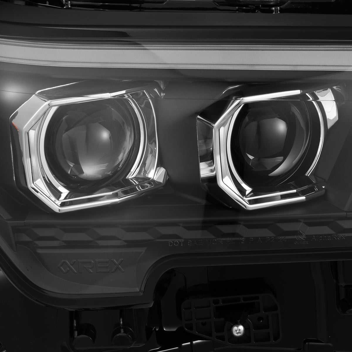 24-26 Toyota Tacoma / 25-26 4Runner OG-Style LUXX-Series LED Projector Headlights Black - view 5