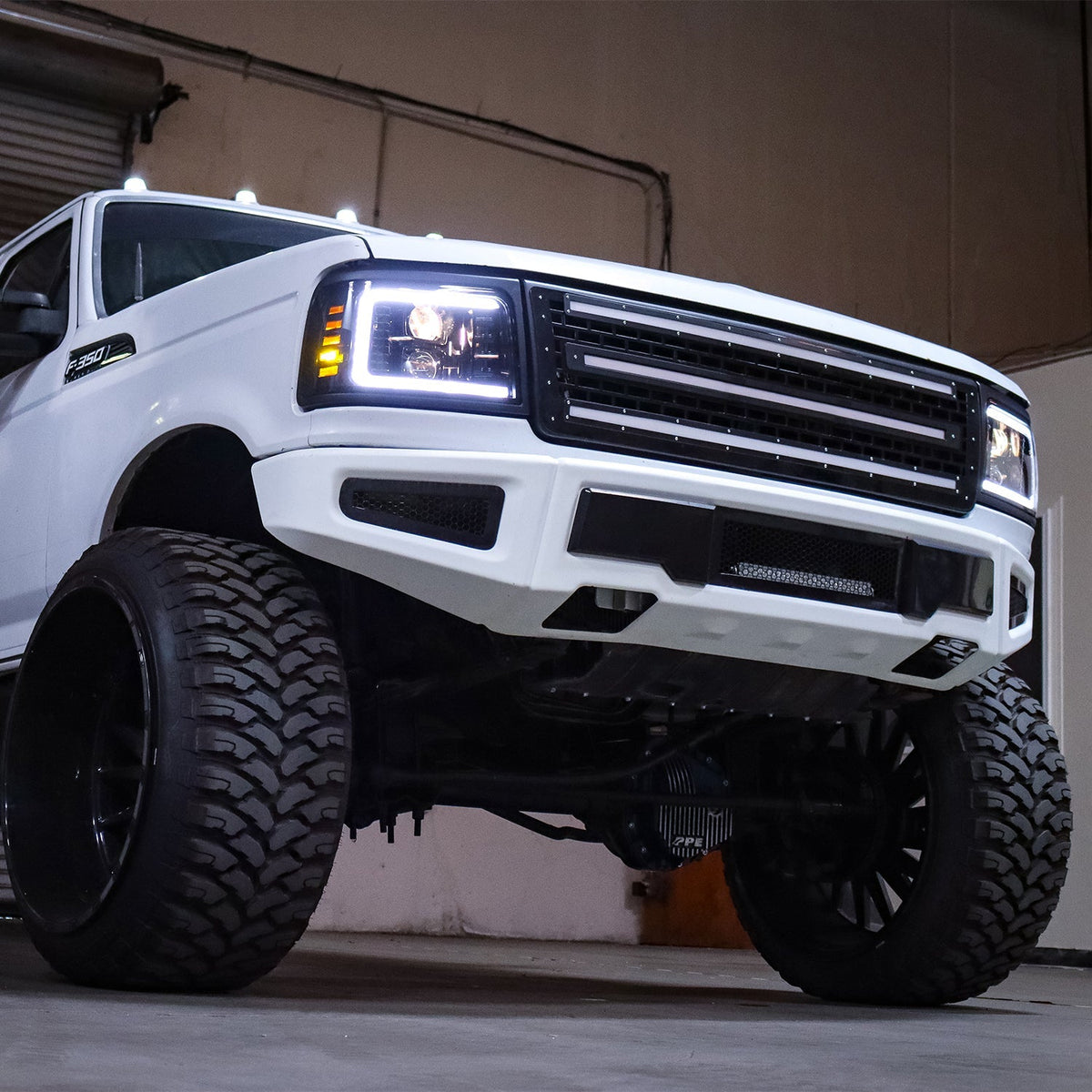 92-96 Ford F-Series/Bronco LUXX-Series LED Projector Headlights Chrome - view 4