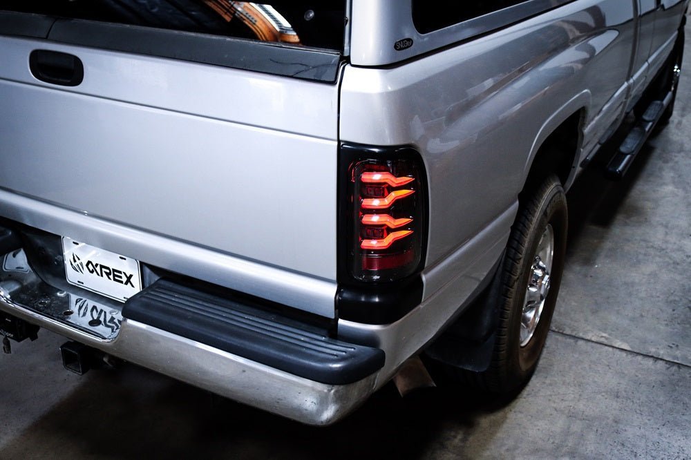 94-01 Dodge Ram 1500/94-02 Ram 2500/3500 LUXX-Series LED Tail Lights Black-Red - view 2