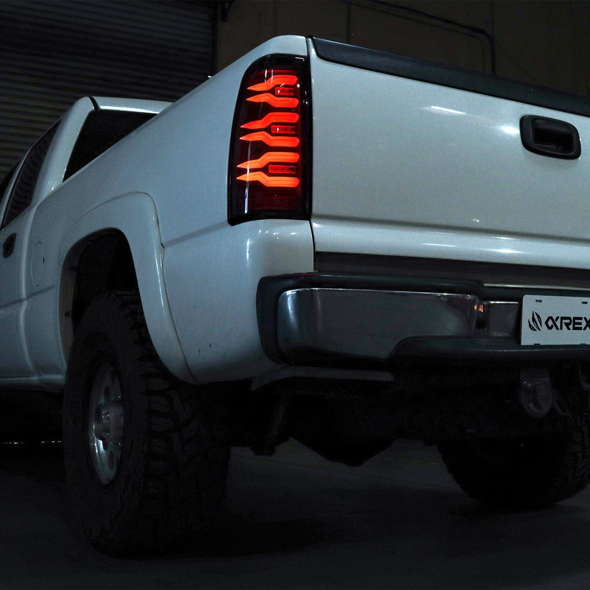 99-06 Chevrolet Silverado/99-06 GMC Sierra LUXX-Series LED Tail Lights Black Smoke - view 4