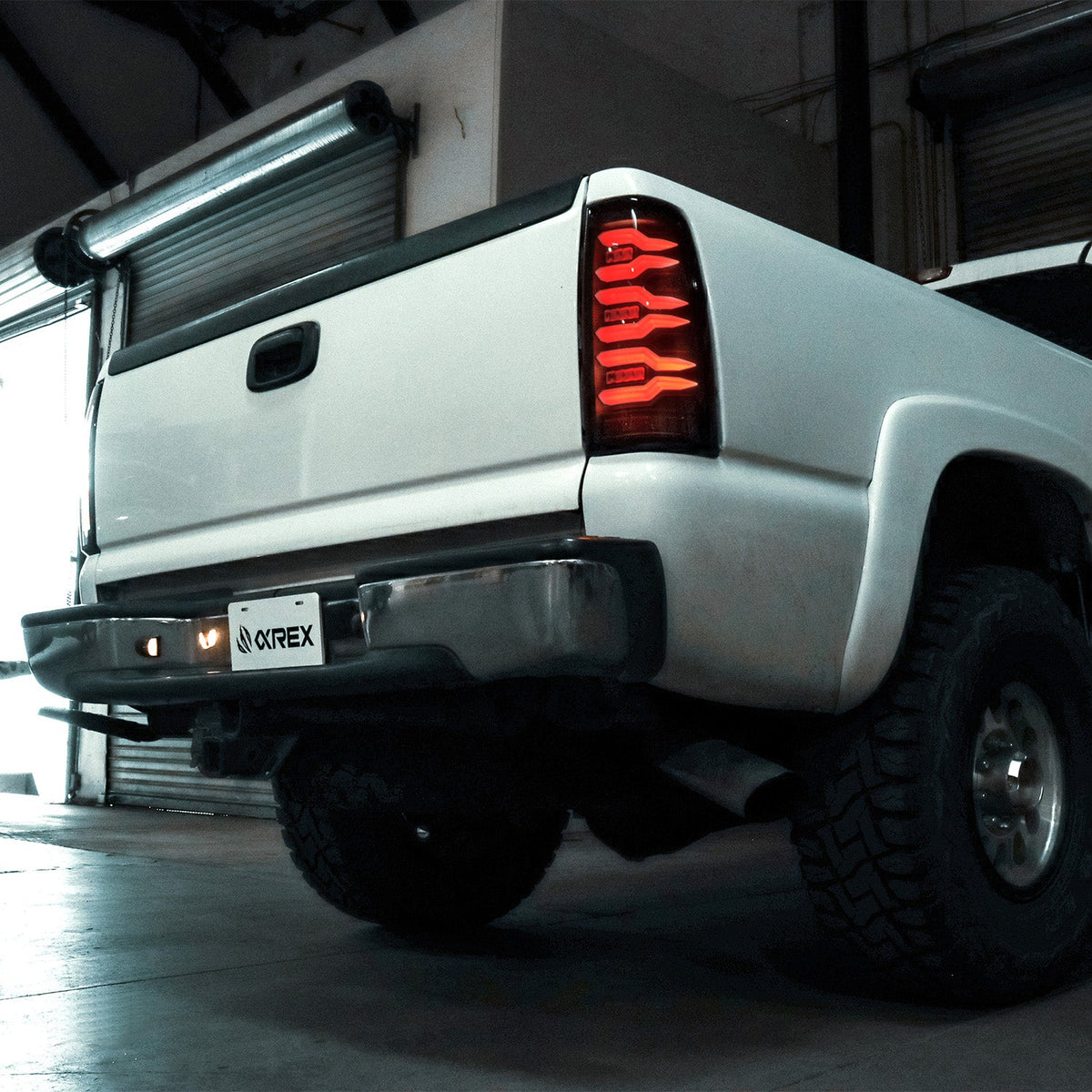99-06 Chevrolet Silverado/99-06 GMC Sierra LUXX-Series LED Tail Lights Black Smoke - view 5