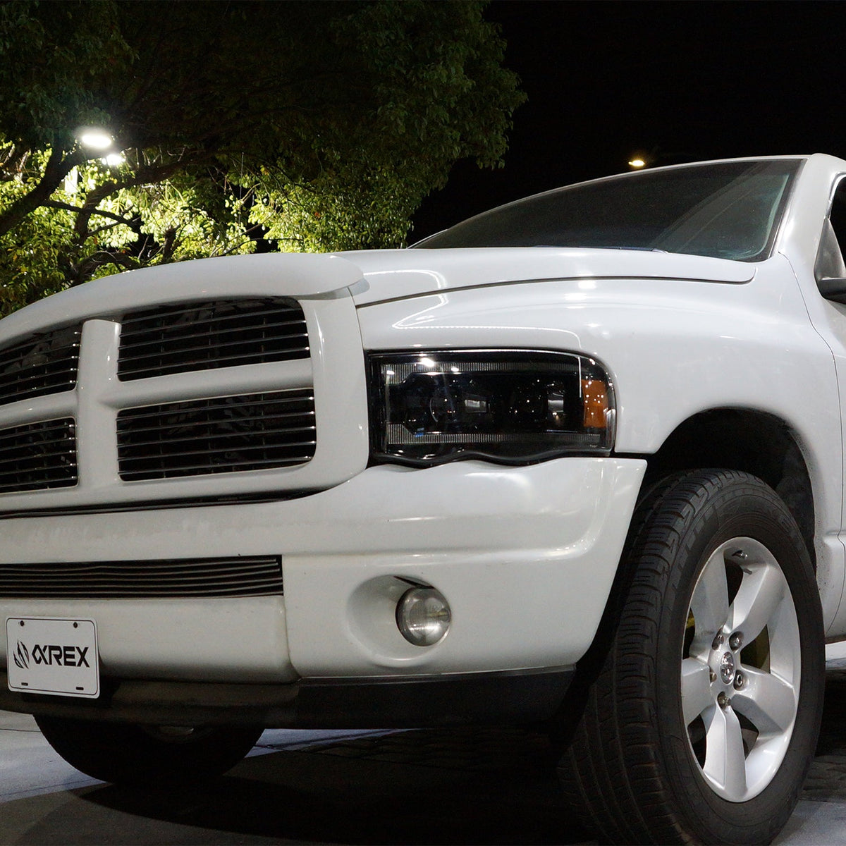 02-05 Dodge Ram LUXX-Series LED Projector Headlights Chrome - view 3