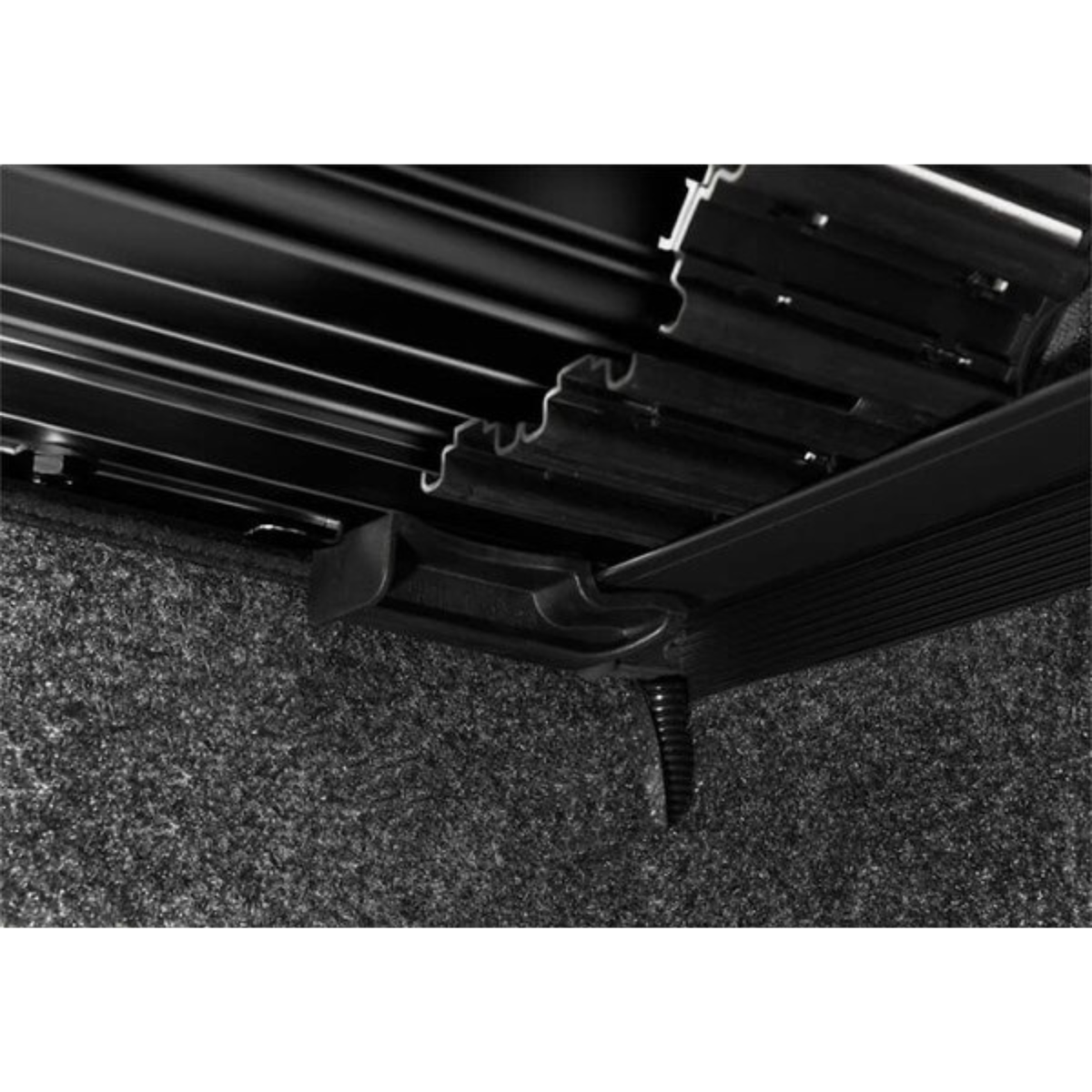 SENTRY CT TONNEAU COVER 2022-2026 Nissan Frontier 6' Bed